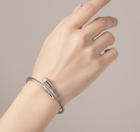 BG005W B.Tiff Pavé Pointe Cable Bangle Bracelet