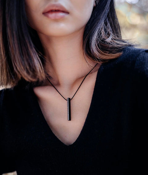 PT107B B.Tiff Black 18-Stone Bar Pendant