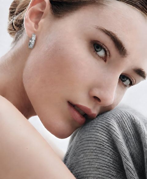 ER433W B.Tiff Pavé 20-Stone Hoop Earrings