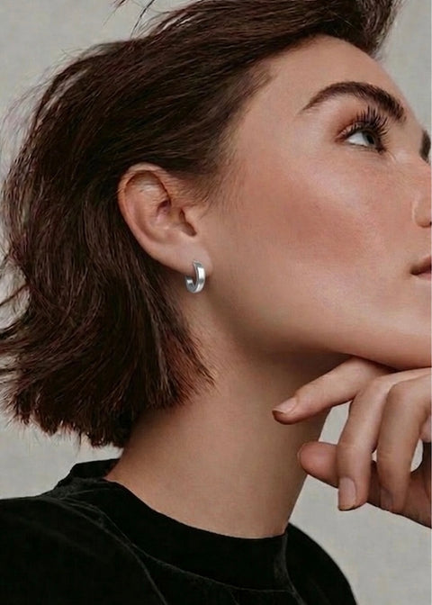 ER300W B.Tiff Hoop Earrings