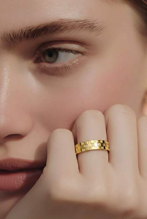 Close-up of a person wearing a B.Tiff RG104G Trellis gold ring on their finger